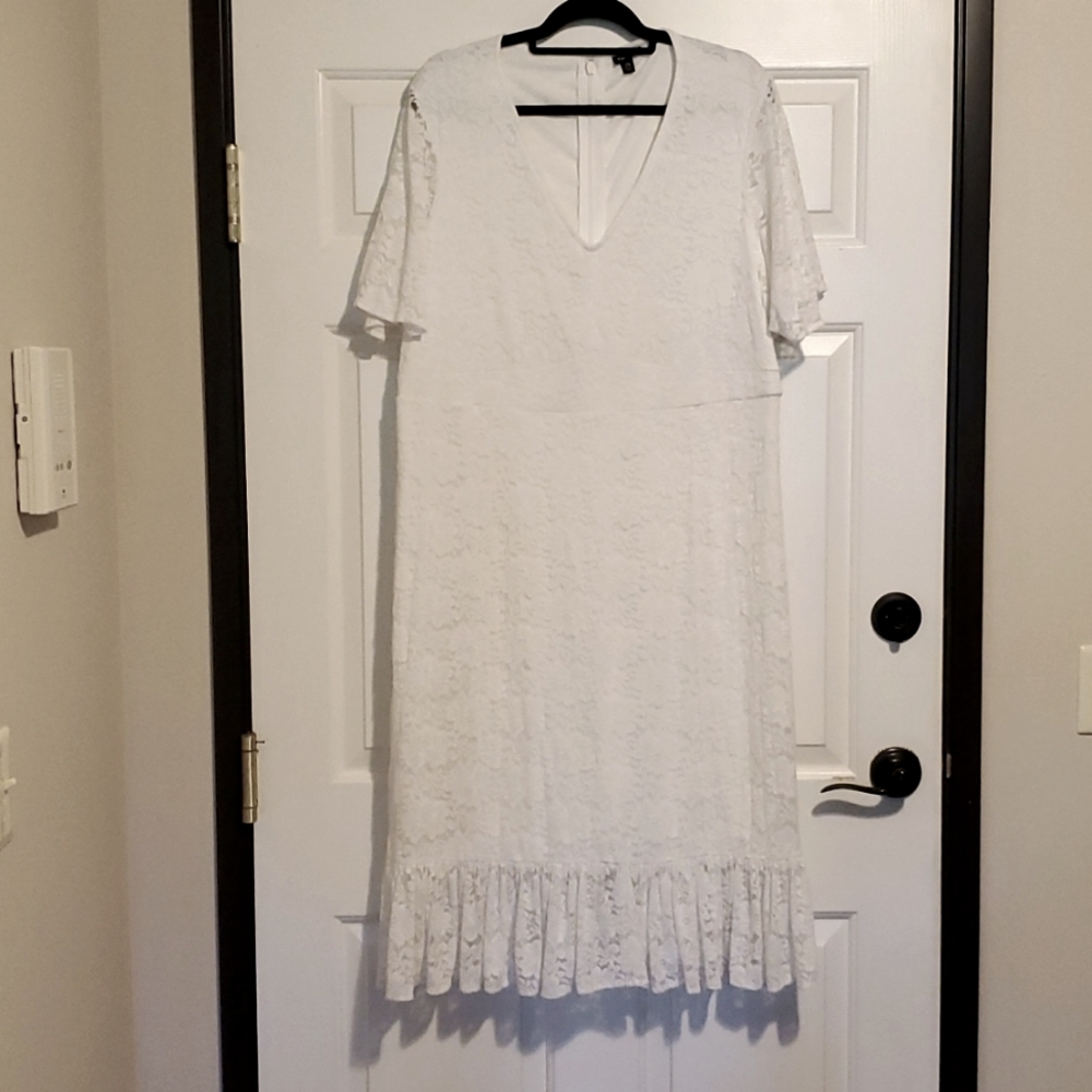 Torrid white dress, size 24, white lace and perfect for summer